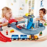 Jucarie din lemn - Set tren si servicii de urgenta (55 piese) - imagine 3